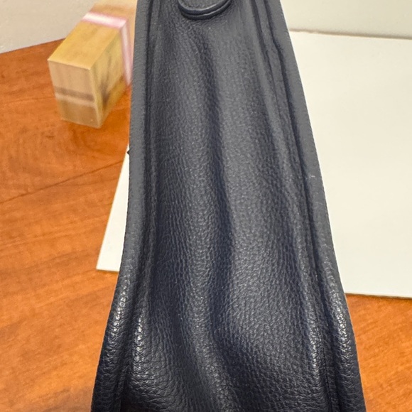 Tommy Hilfiger Navy Blue Monogram Crossbody Bag 45” Total Strap Length - Picture 8 of 16